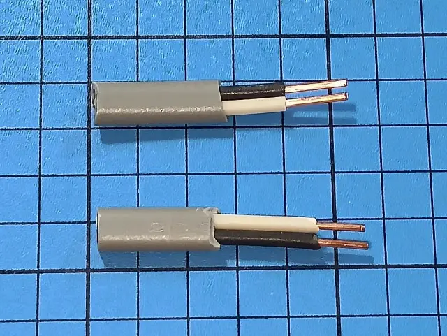P-958とP-929で被覆を剥いたVVF1.6 2Cケーブルの比較